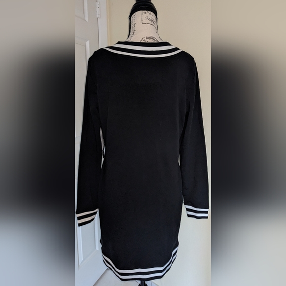 NWT NEW YORK & COMPANY Black & White Oversized V-neck Sweater Dress Size Small - Picture 4 of 4